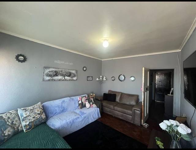 1 BEDROOM APARTMENT FOR SALE IN PAROW CENTRAL